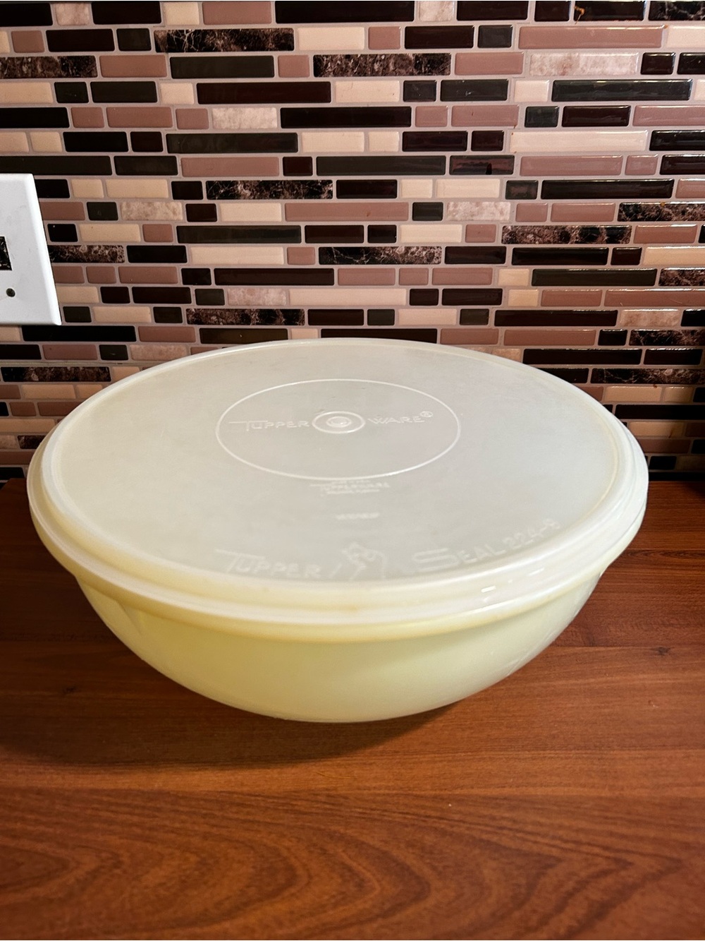 Vintage Tupperware Fix n Mix 26 Cup Pale Yellow Mixing Bowl with Lid